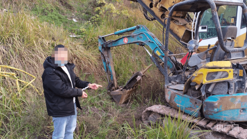 临聘驾驶员冒充车主变卖挖掘机被抓获